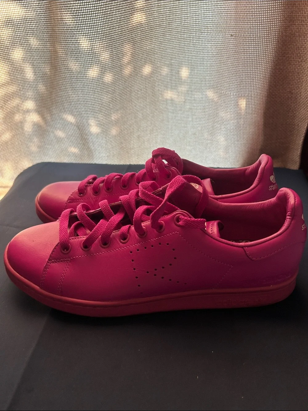 adidas Sneaker in Bright Fuchsia